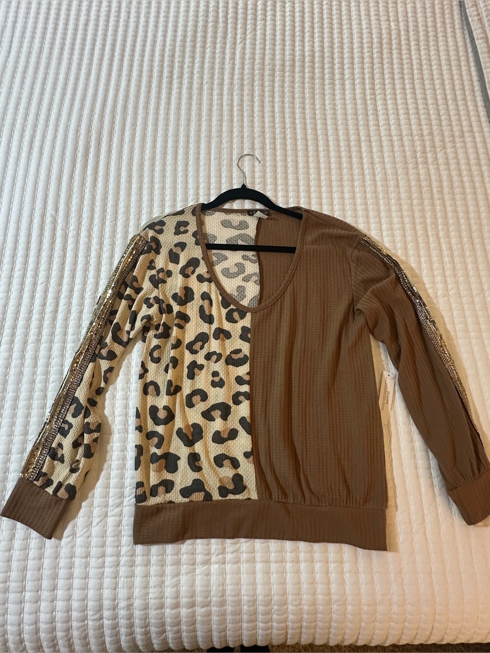 Venus Women’s Medium Leopard Print Colorblock Waffle Knit Top Sequin Sleeve -NWT